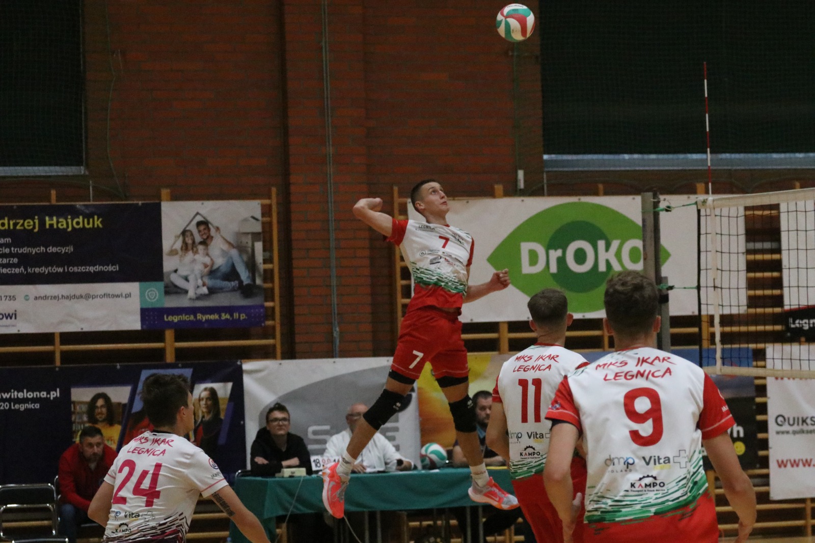 Siatkarze Ikara Legnica po cięzkim meczu wygrywają w   tie-breku