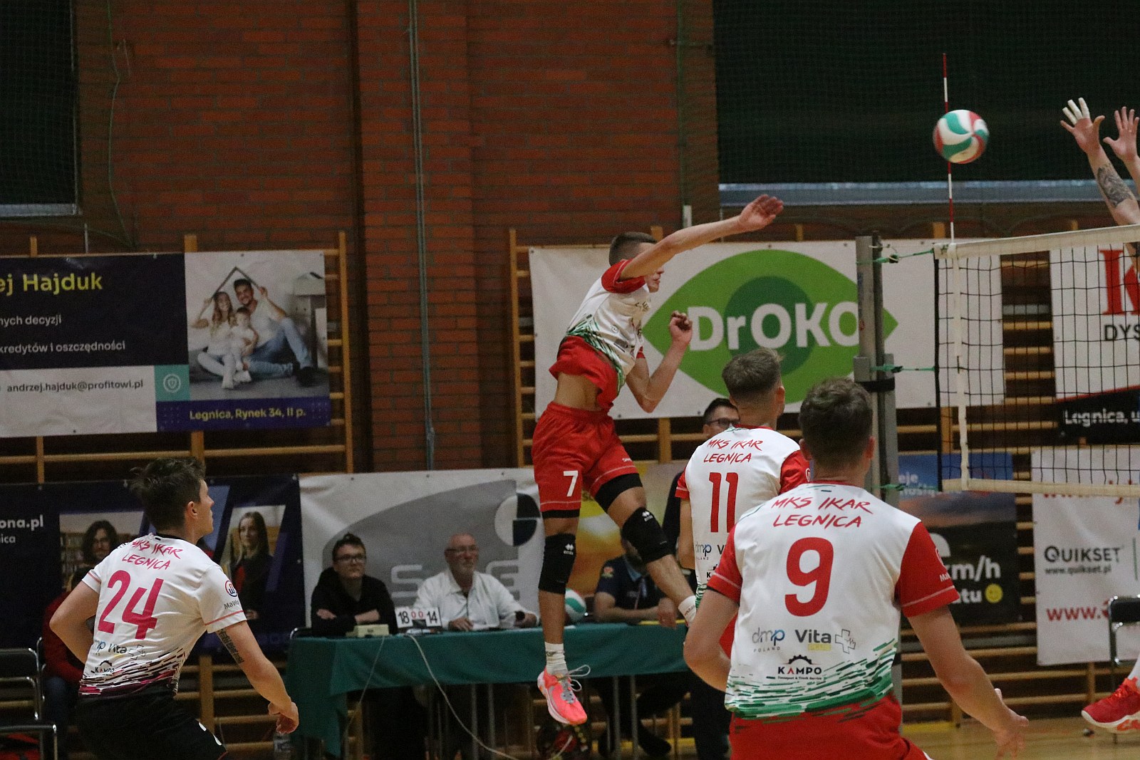 Siatkarze Ikara Legnica po cięzkim meczu wygrywają w   tie-breku