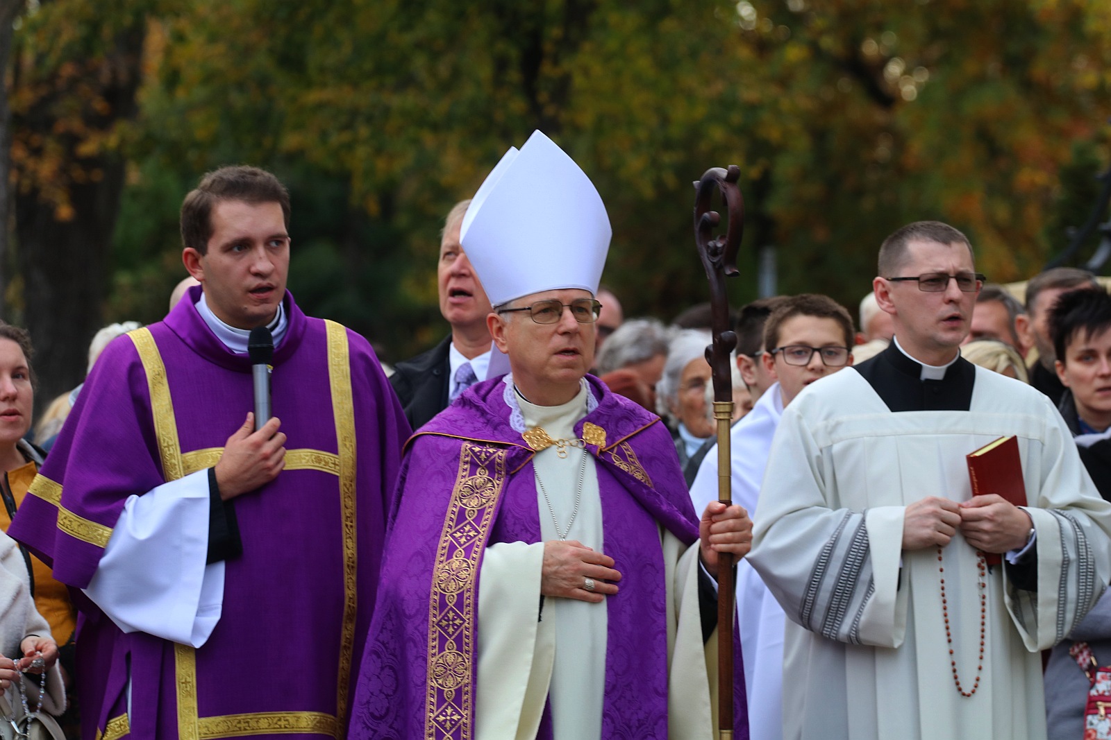 Na Cmentarzu Komunalnym w Legnicy modlono się za zmarłych