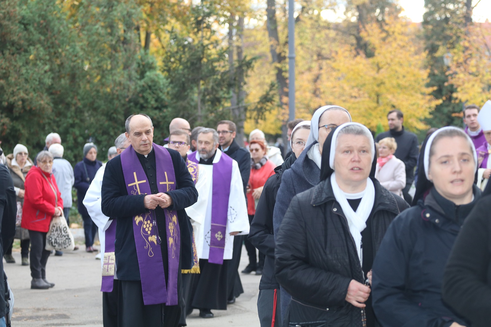 Na Cmentarzu Komunalnym w Legnicy modlono się za zmarłych