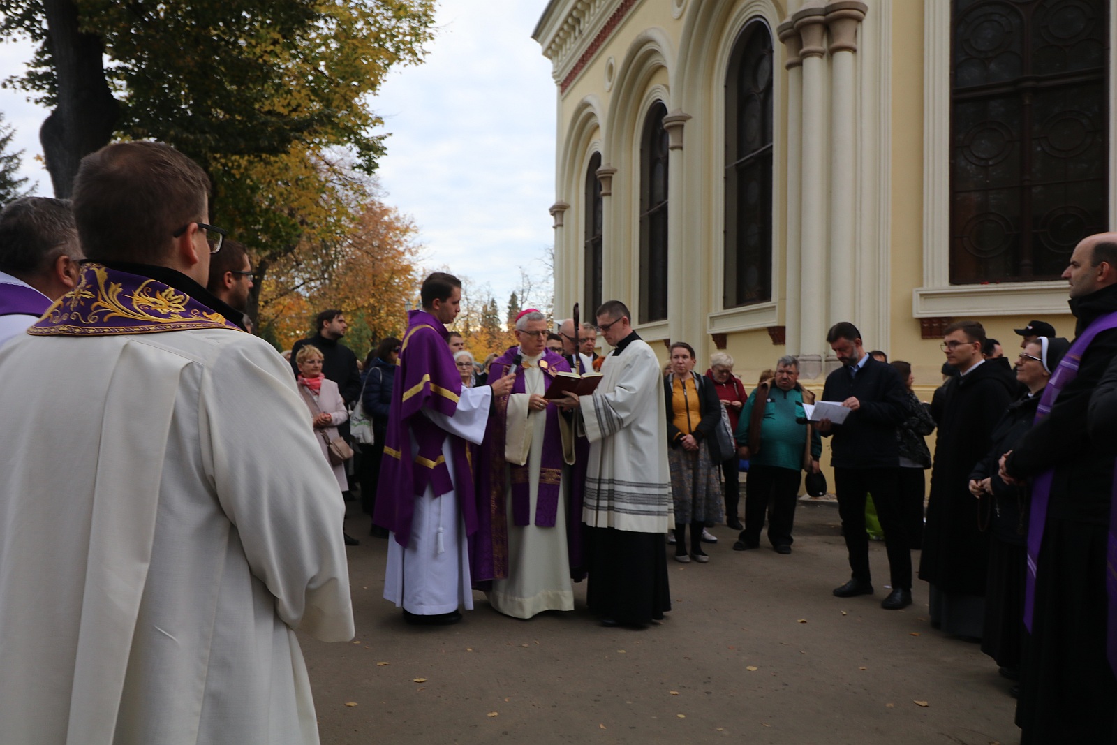 Na Cmentarzu Komunalnym w Legnicy modlono się za zmarłych