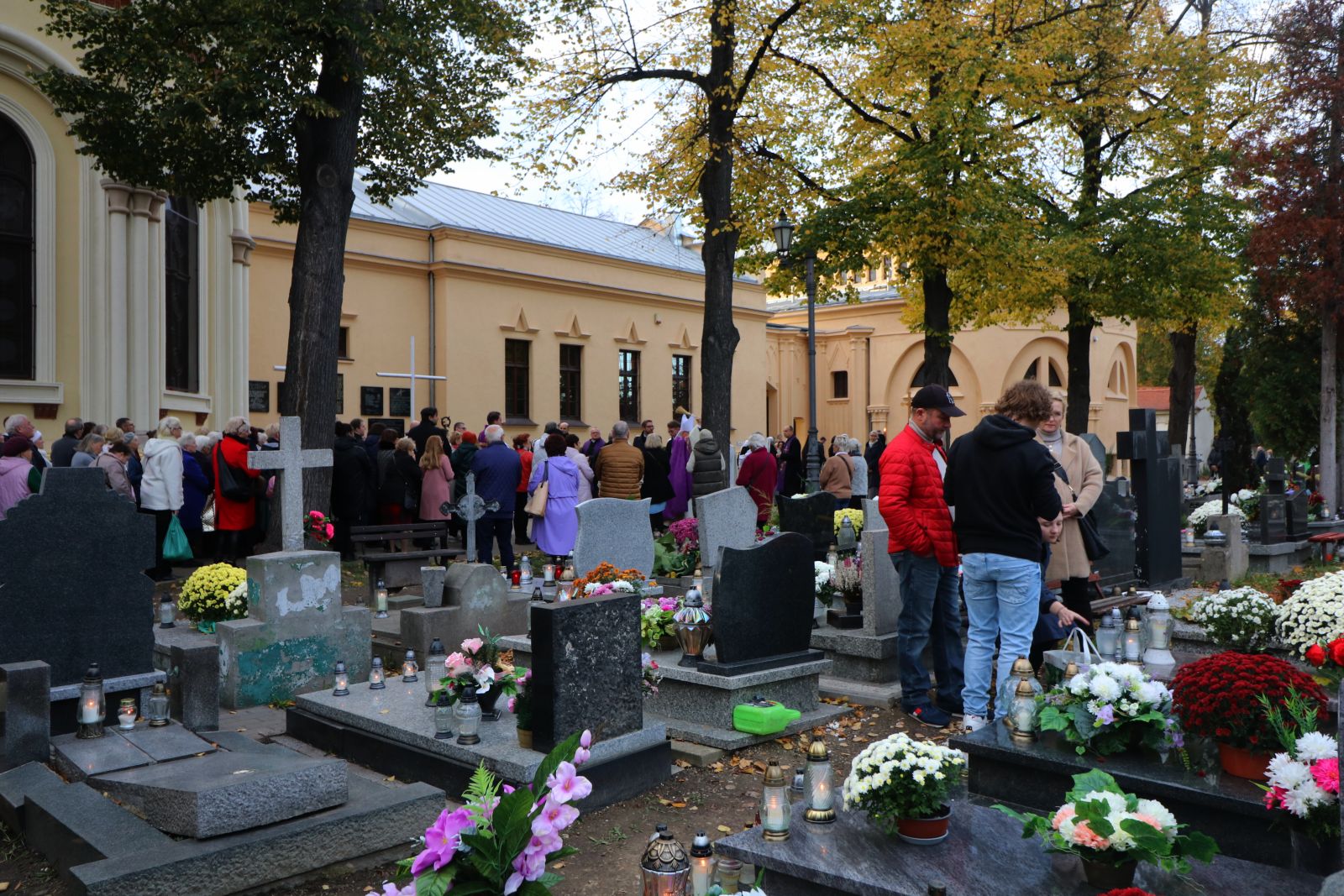 Na Cmentarzu Komunalnym w Legnicy modlono się za zmarłych