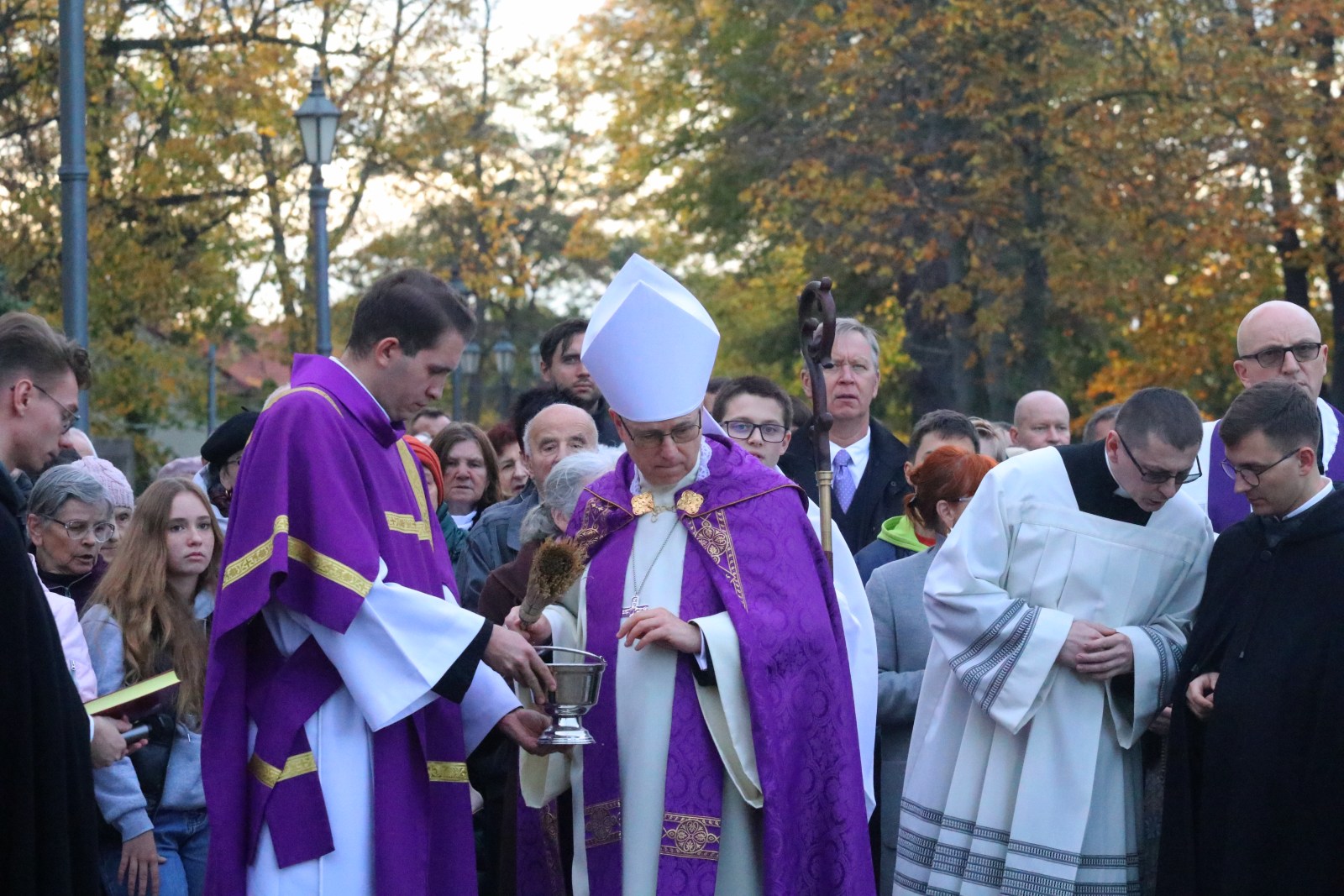 Na Cmentarzu Komunalnym w Legnicy modlono się za zmarłych