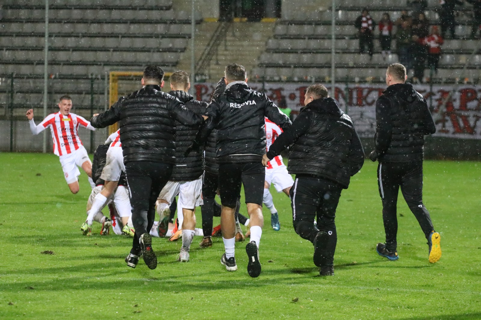 Miedź przegrała z Resovią w meczu 14 kolejki Fortuna 1 Ligi