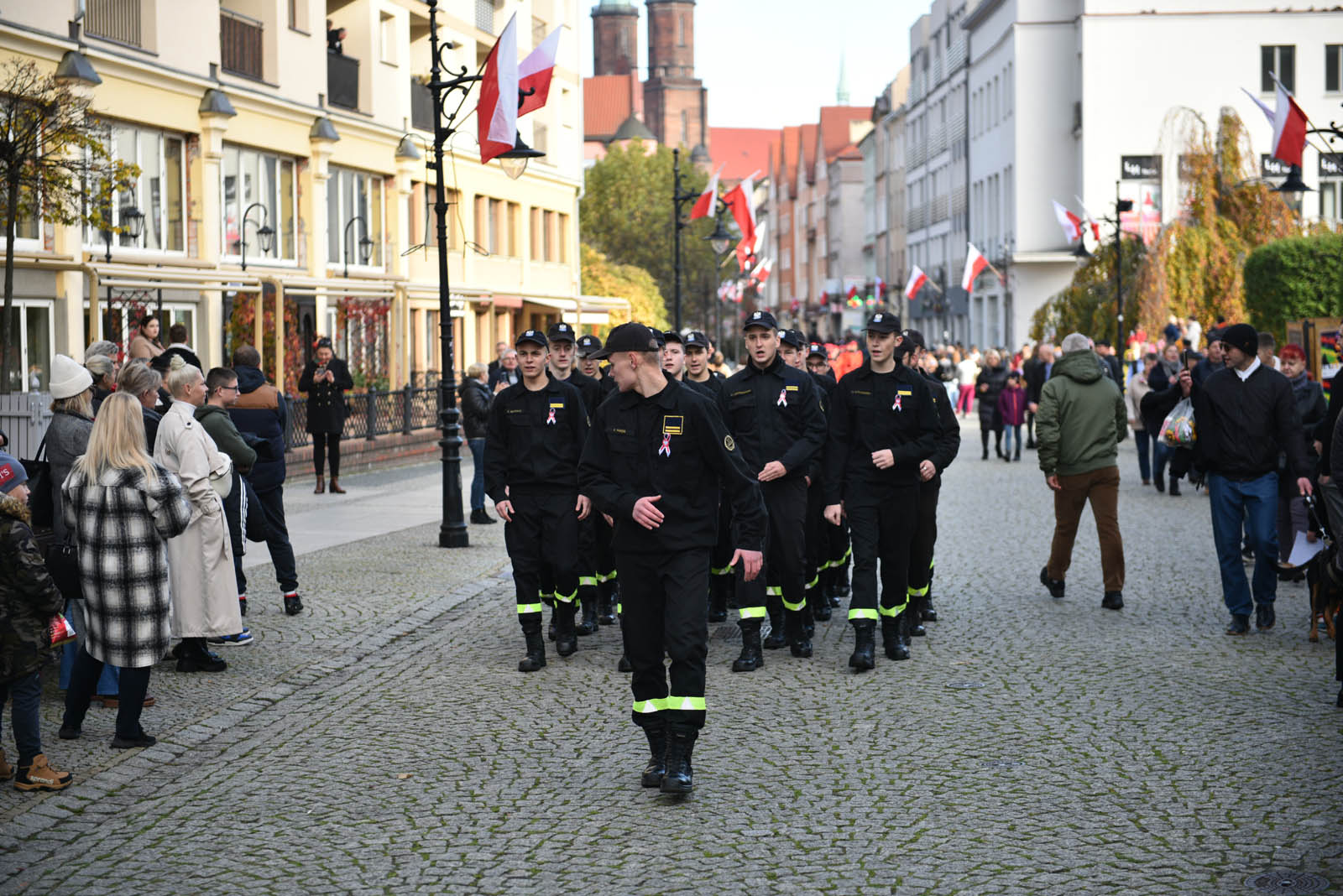 Na sztandar ślubowali strzec godności i honoru munduru