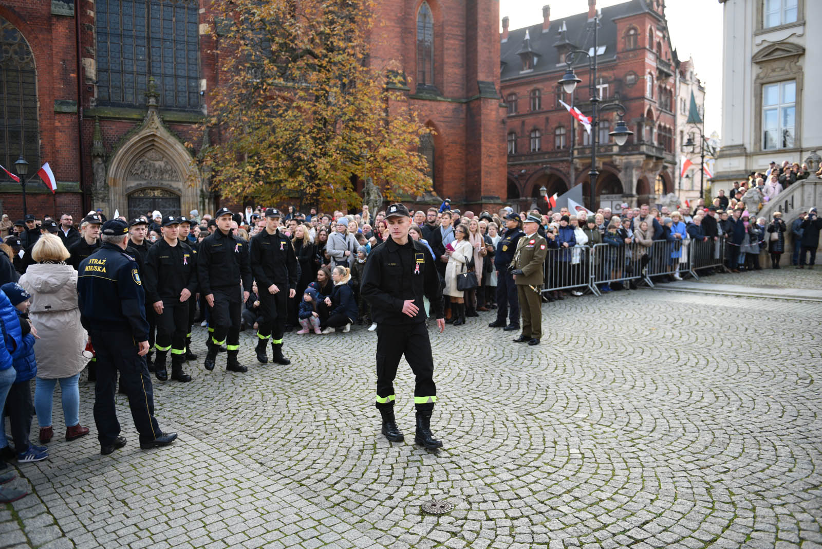 Na sztandar ślubowali strzec godności i honoru munduru