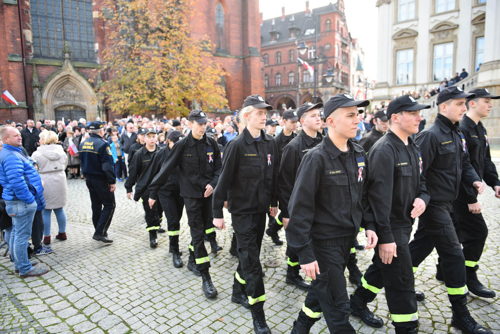 Na sztandar ślubowali strzec godności i honoru munduru