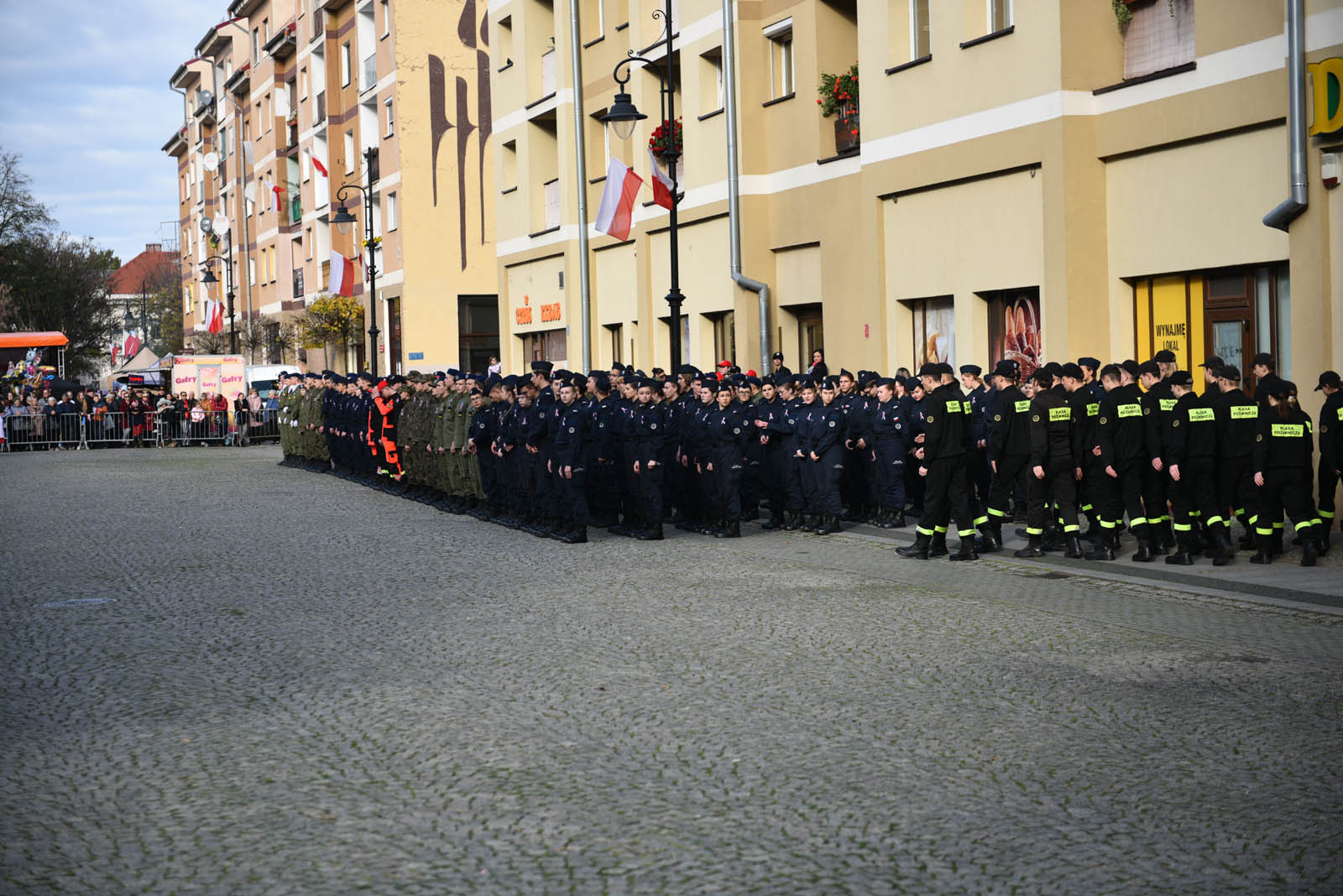 Na sztandar ślubowali strzec godności i honoru munduru