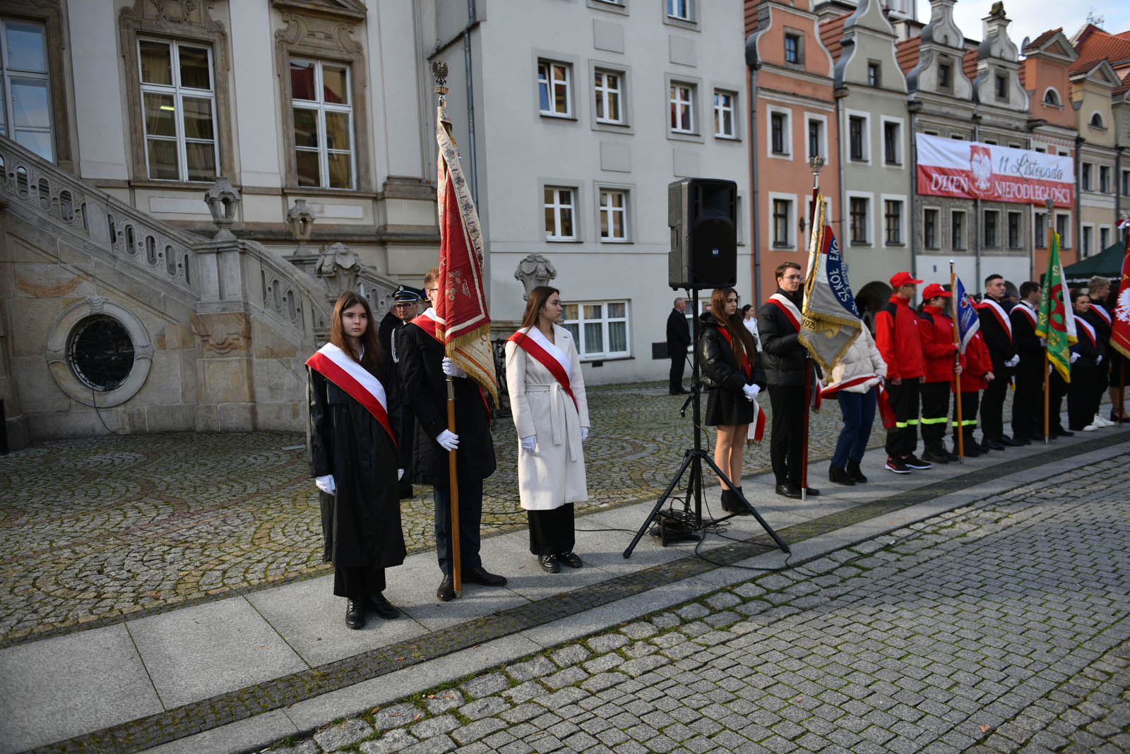 Na sztandar ślubowali strzec godności i honoru munduru