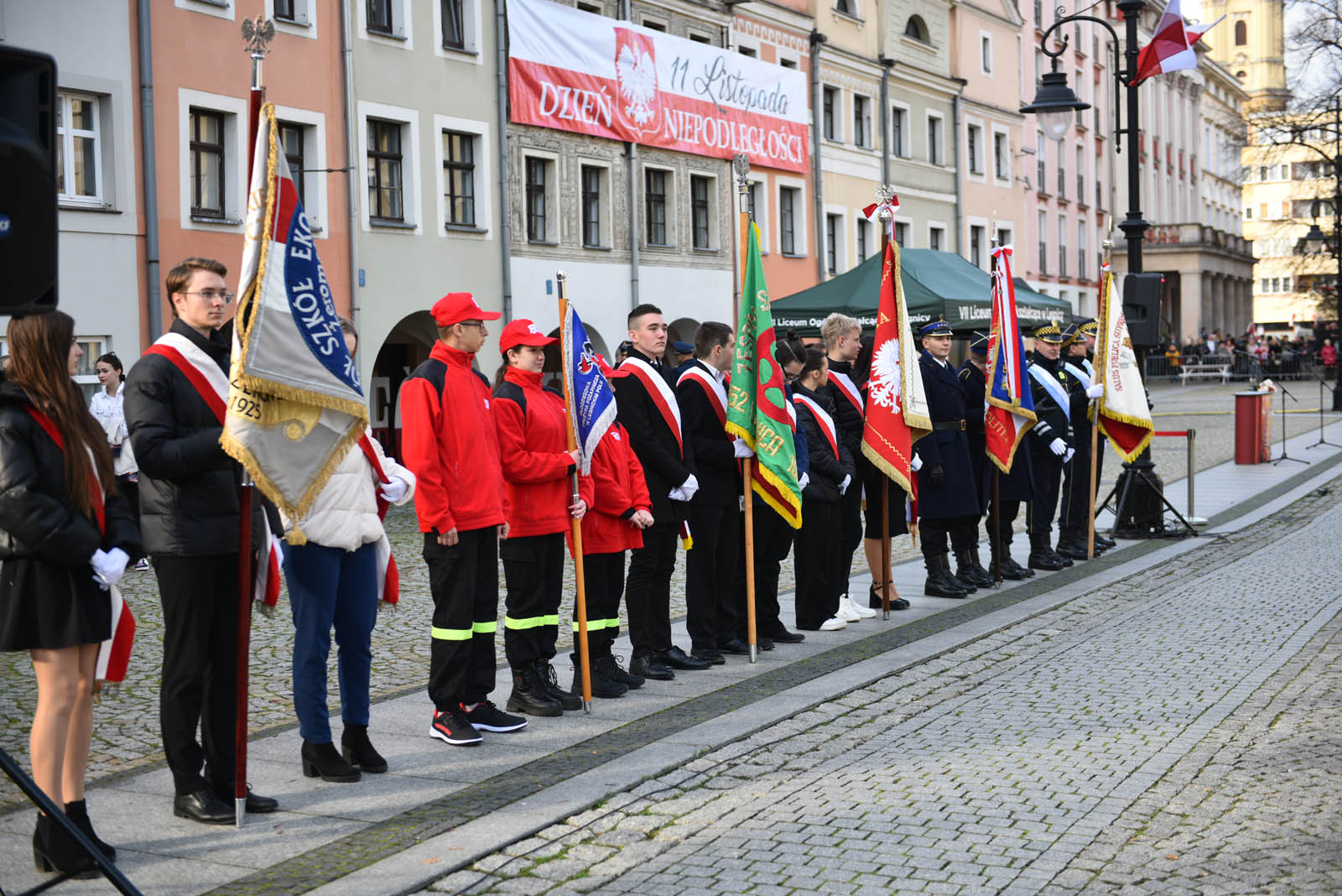 Na sztandar ślubowali strzec godności i honoru munduru