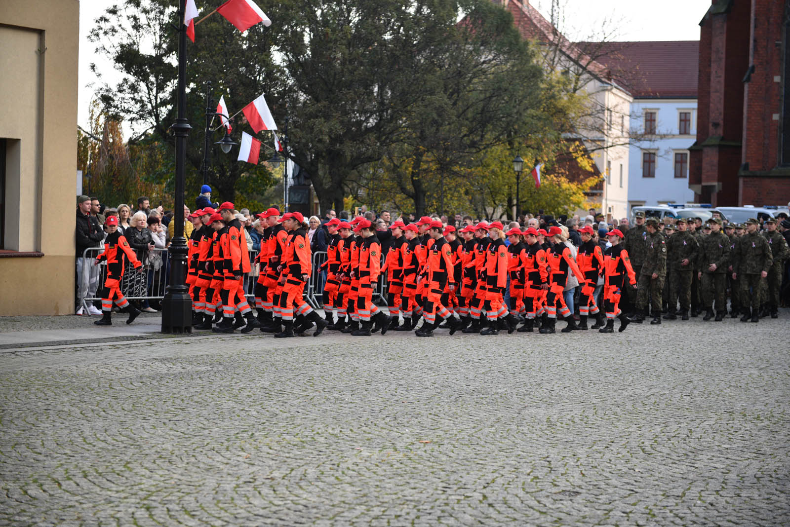 Na sztandar ślubowali strzec godności i honoru munduru