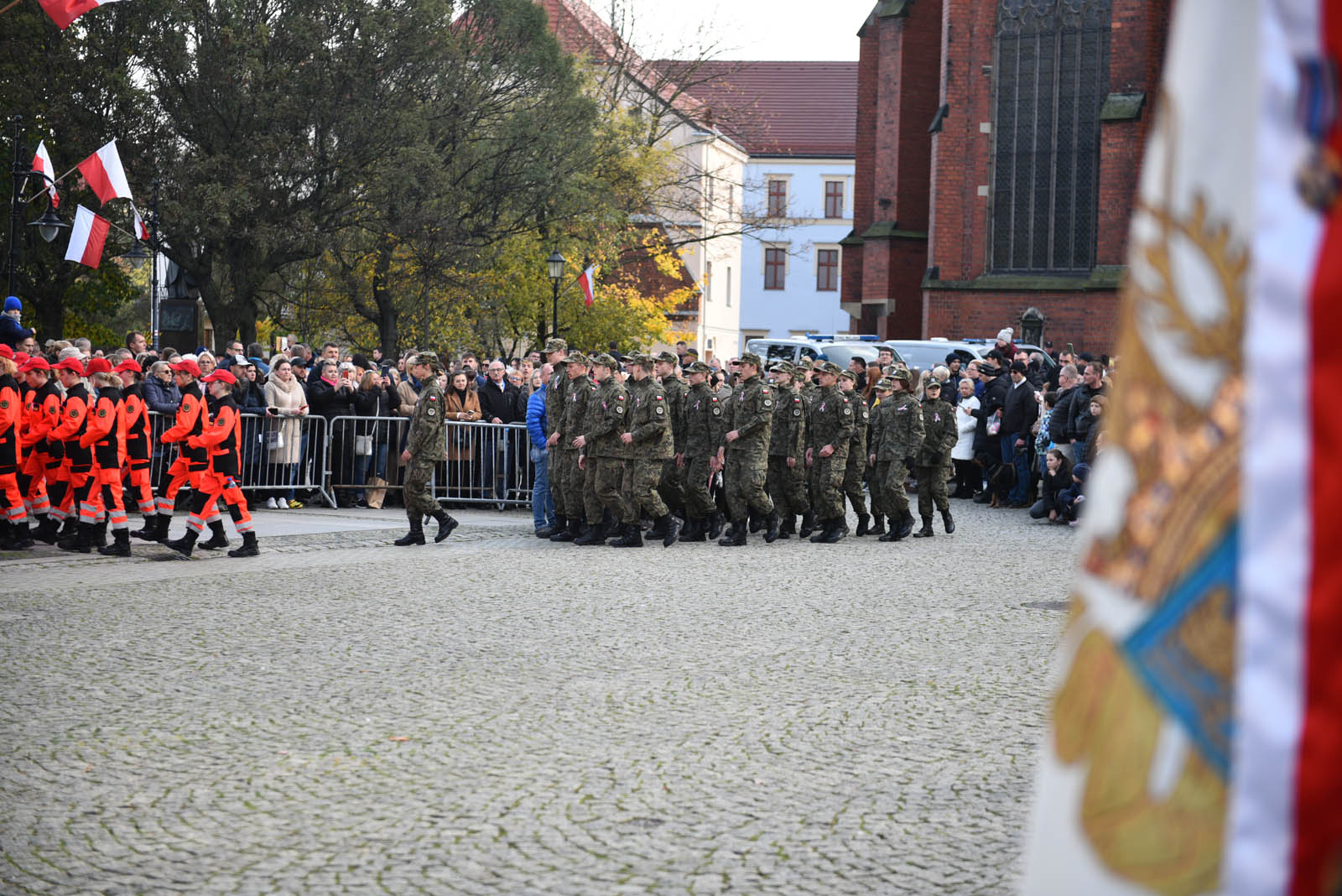 Na sztandar ślubowali strzec godności i honoru munduru