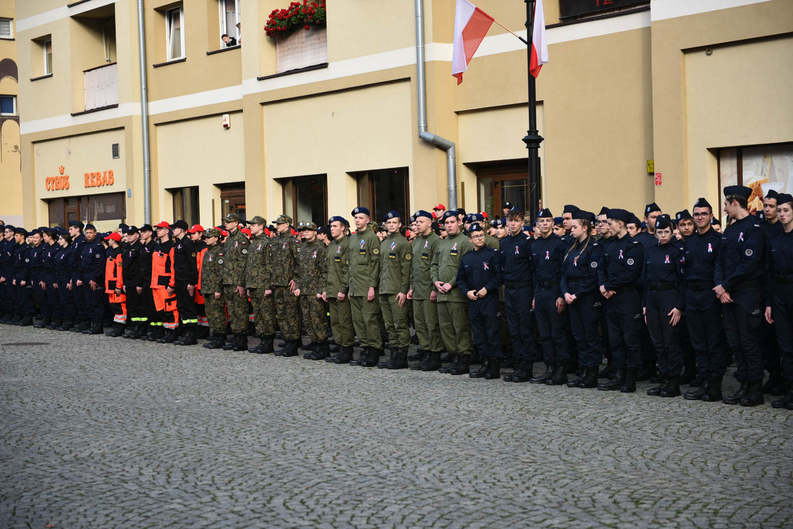 Na sztandar ślubowali strzec godności i honoru munduru