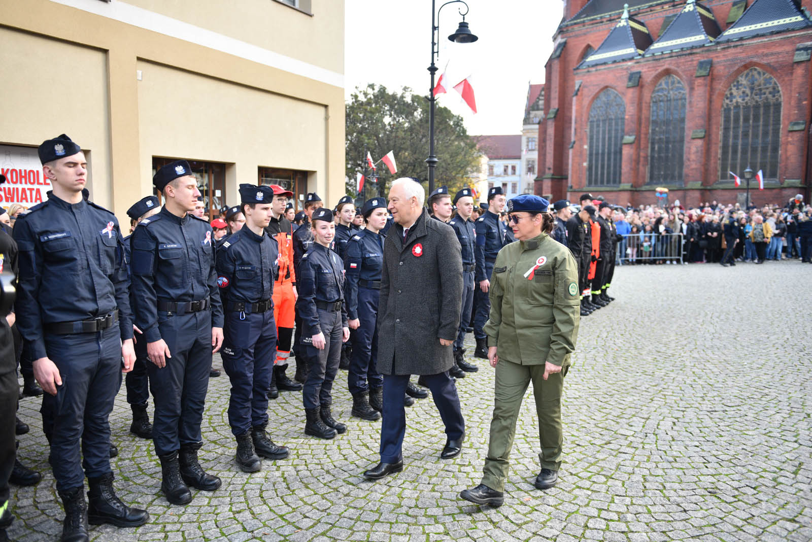 Na sztandar ślubowali strzec godności i honoru munduru