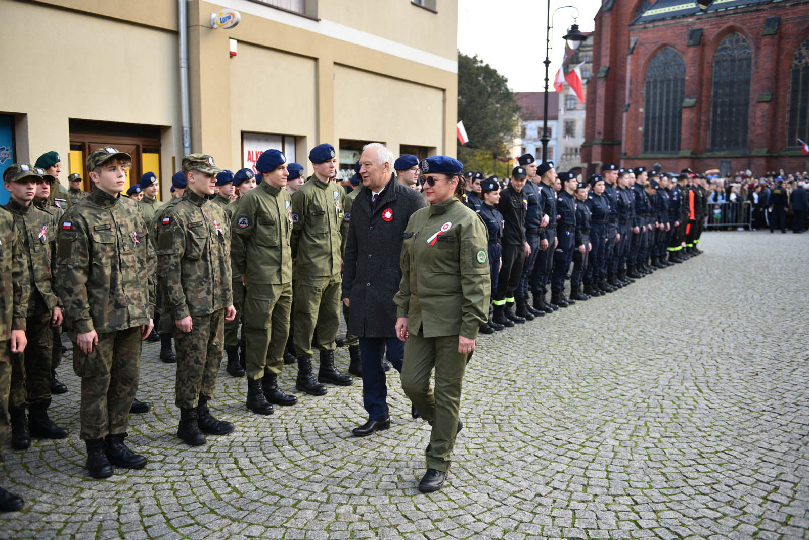 Na sztandar ślubowali strzec godności i honoru munduru