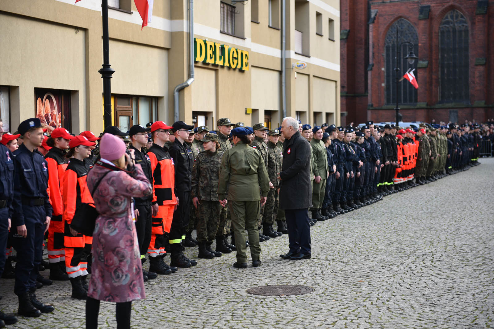 Na sztandar ślubowali strzec godności i honoru munduru