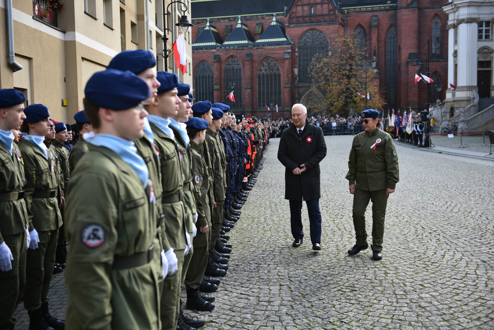 Na sztandar ślubowali strzec godności i honoru munduru