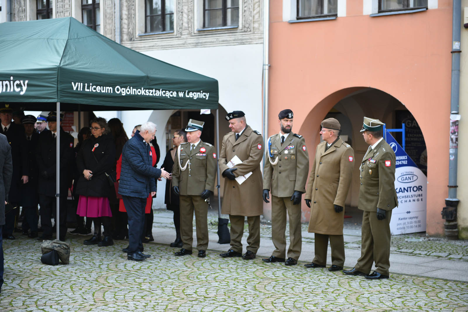 Na sztandar ślubowali strzec godności i honoru munduru