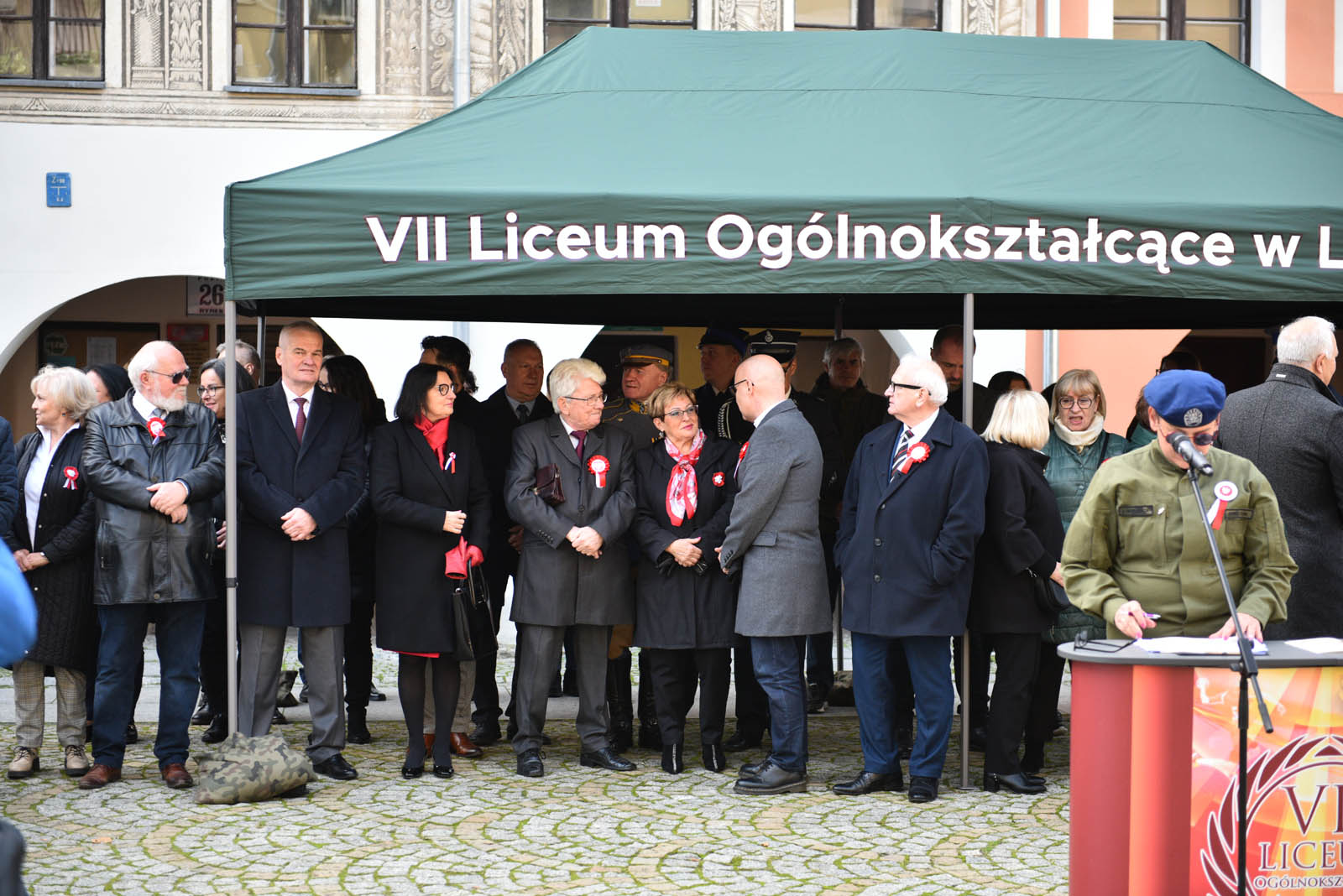 Na sztandar ślubowali strzec godności i honoru munduru