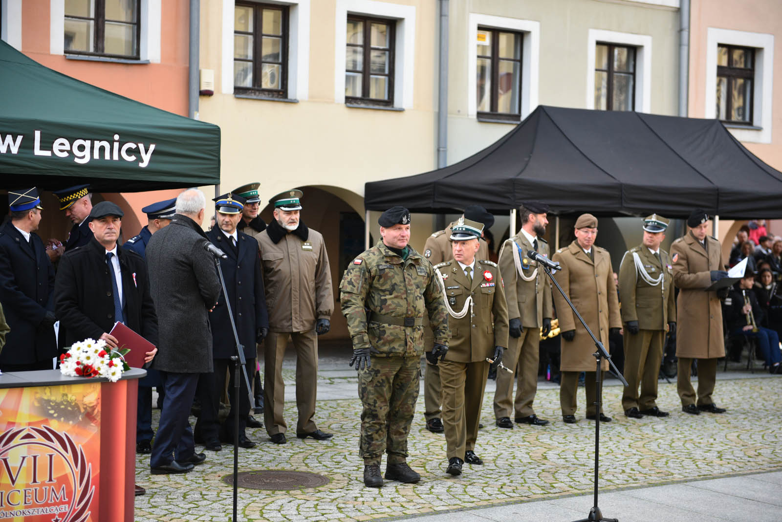 Na sztandar ślubowali strzec godności i honoru munduru