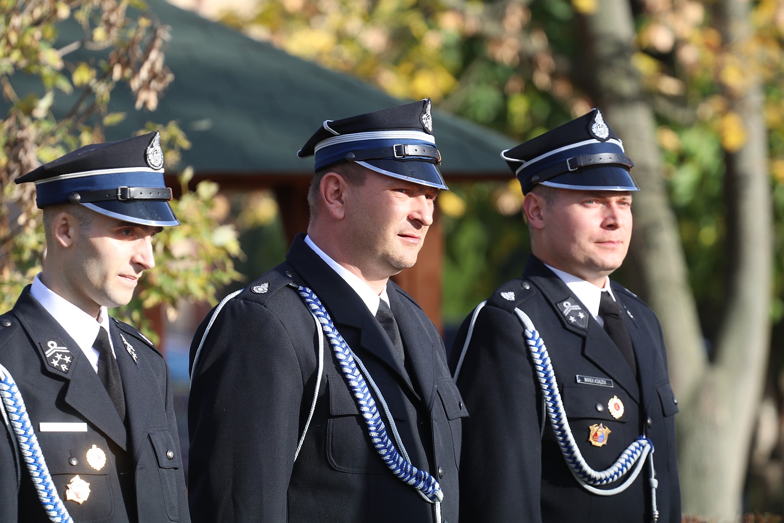 Wciagnięcie flagi na maszt przed Urzędem Gminy Kunice