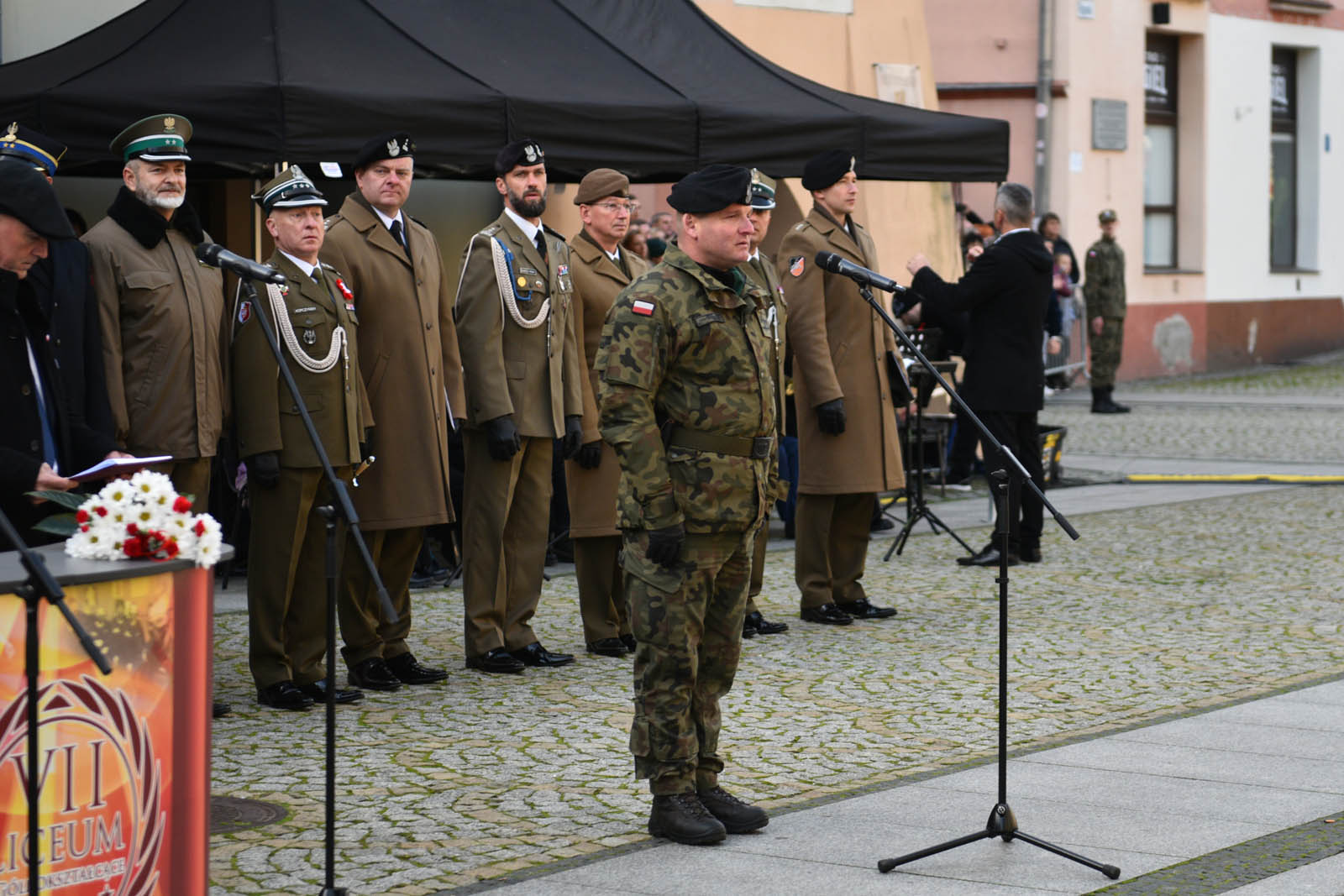 Na sztandar ślubowali strzec godności i honoru munduru