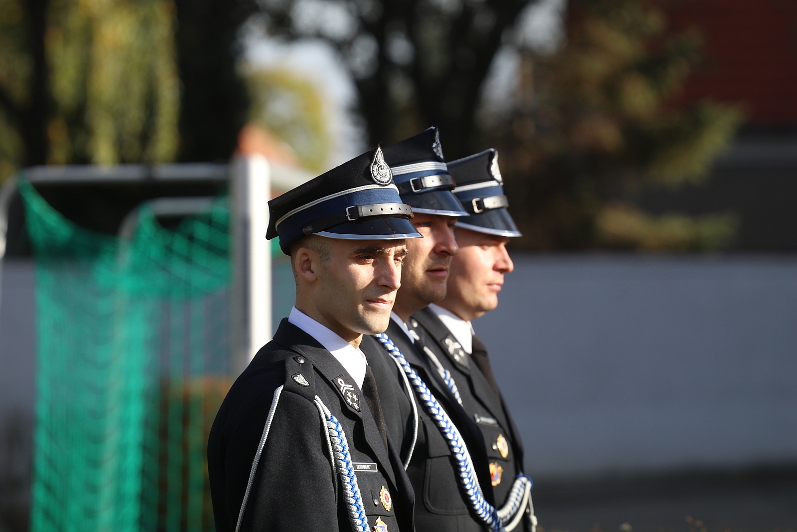 Wciagnięcie flagi na maszt przed Urzędem Gminy Kunice