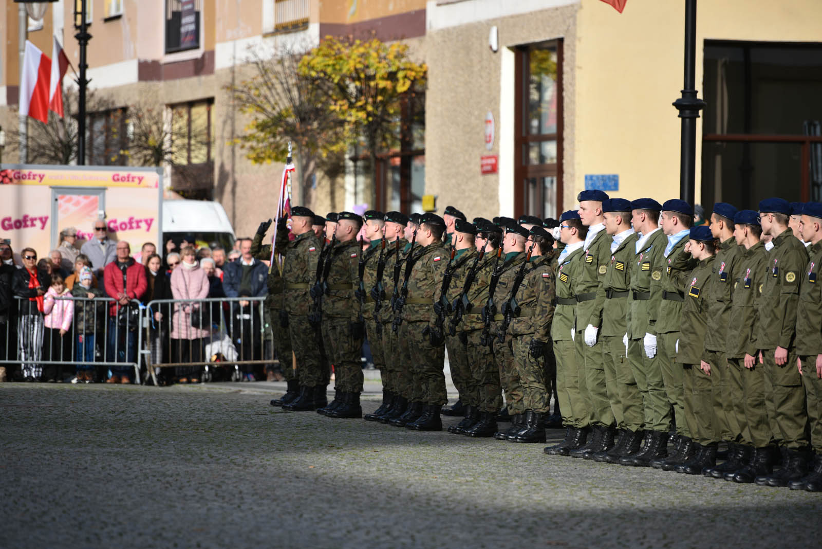 Na sztandar ślubowali strzec godności i honoru munduru