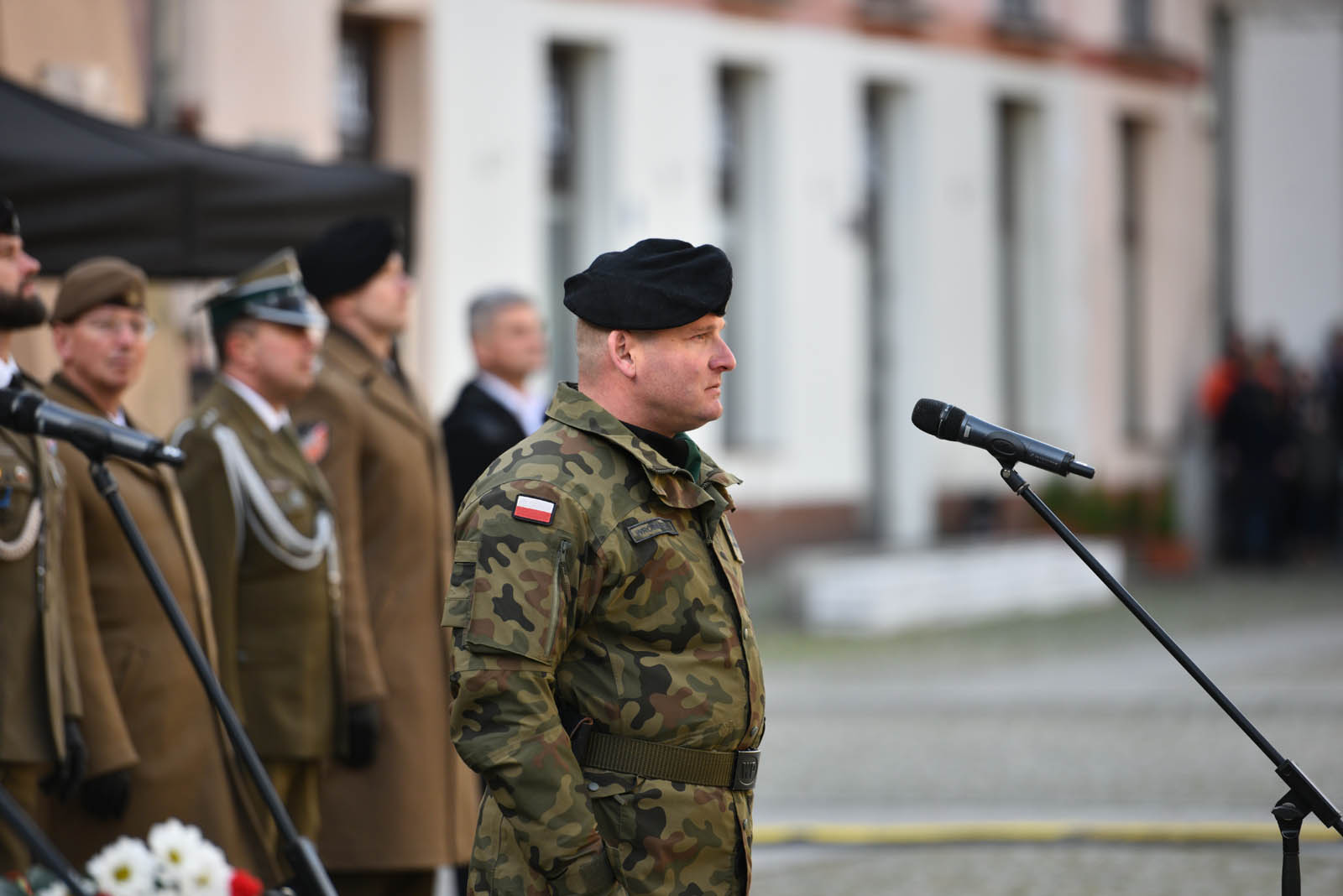 Na sztandar ślubowali strzec godności i honoru munduru