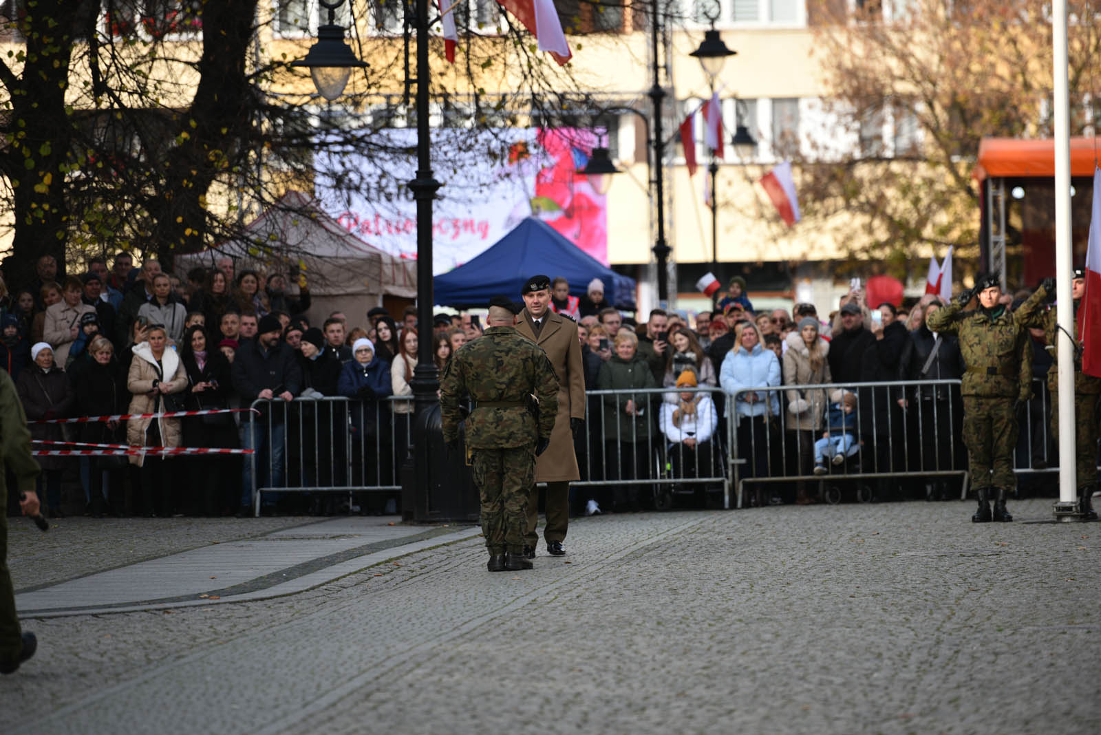 Na sztandar ślubowali strzec godności i honoru munduru