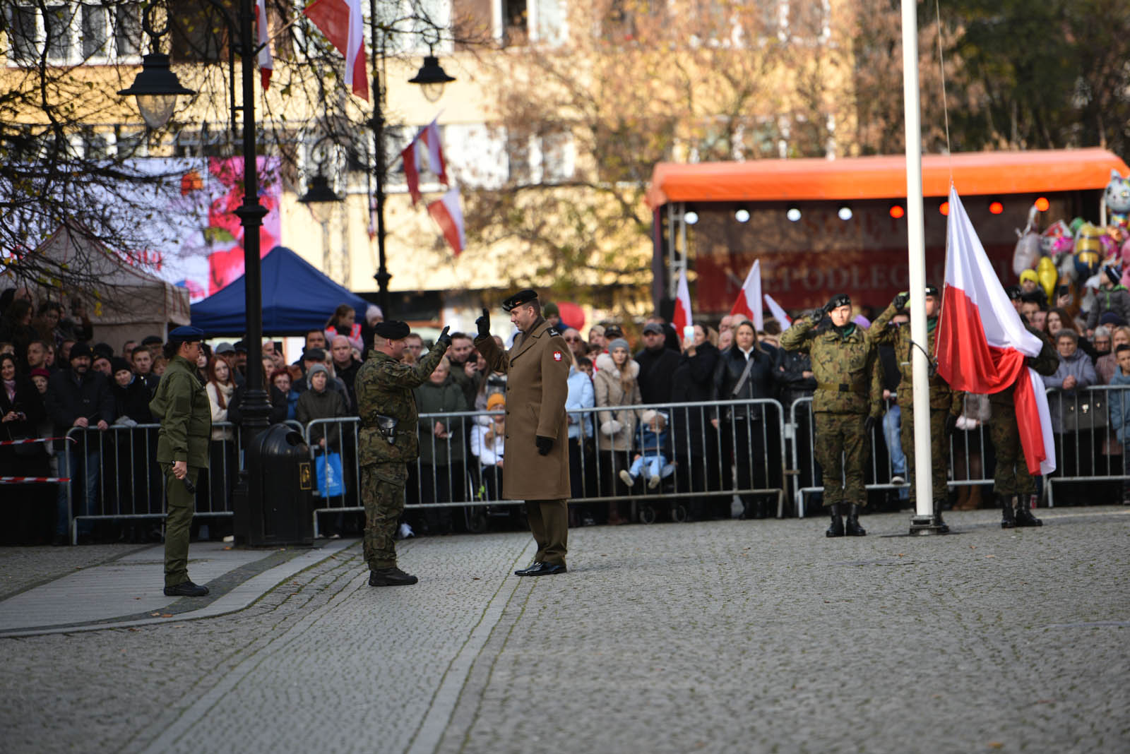Na sztandar ślubowali strzec godności i honoru munduru