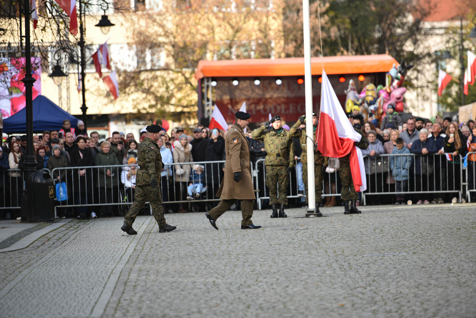 Na sztandar ślubowali strzec godności i honoru munduru