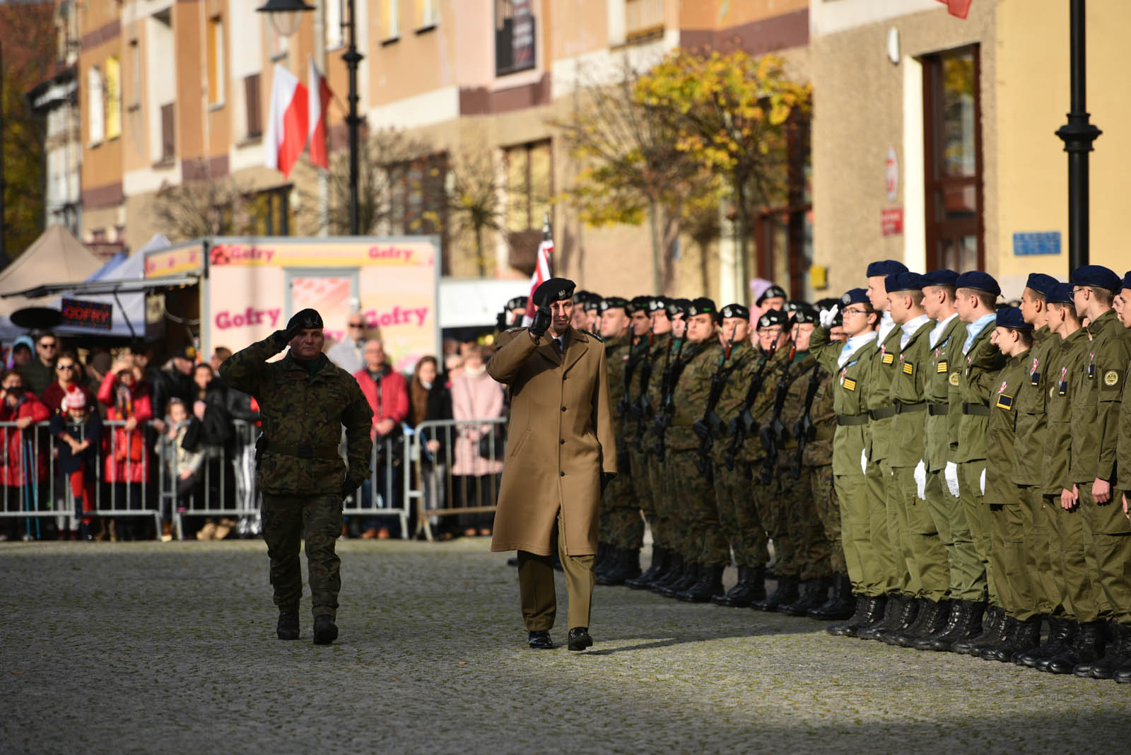 Na sztandar ślubowali strzec godności i honoru munduru