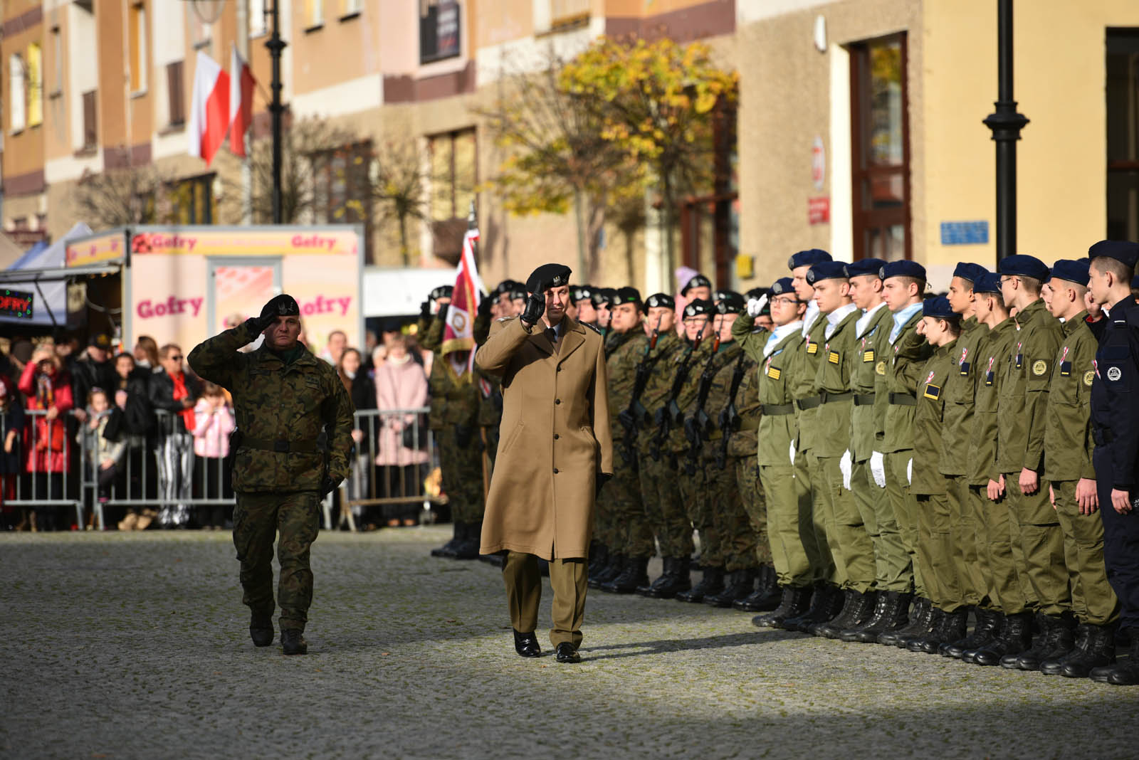 Na sztandar ślubowali strzec godności i honoru munduru