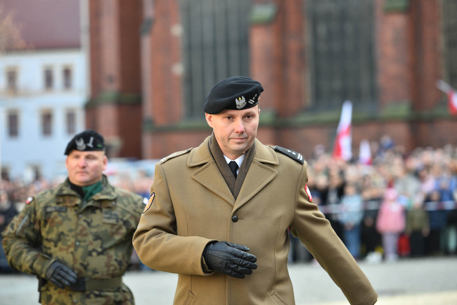 Na sztandar ślubowali strzec godności i honoru munduru
