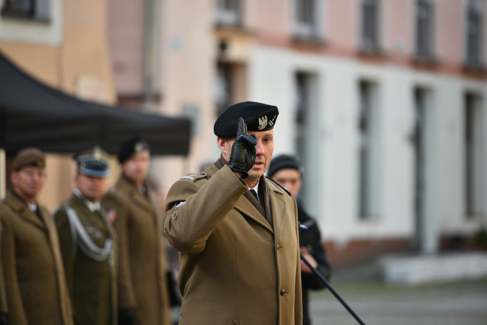 Na sztandar ślubowali strzec godności i honoru munduru
