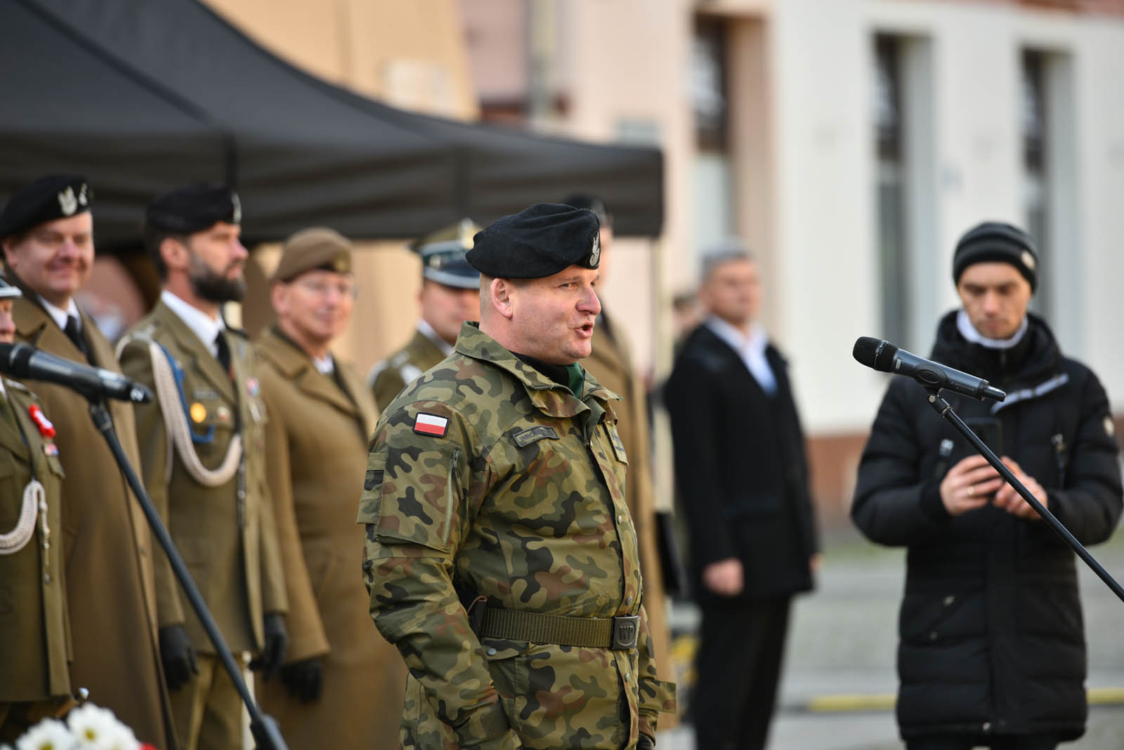 Na sztandar ślubowali strzec godności i honoru munduru