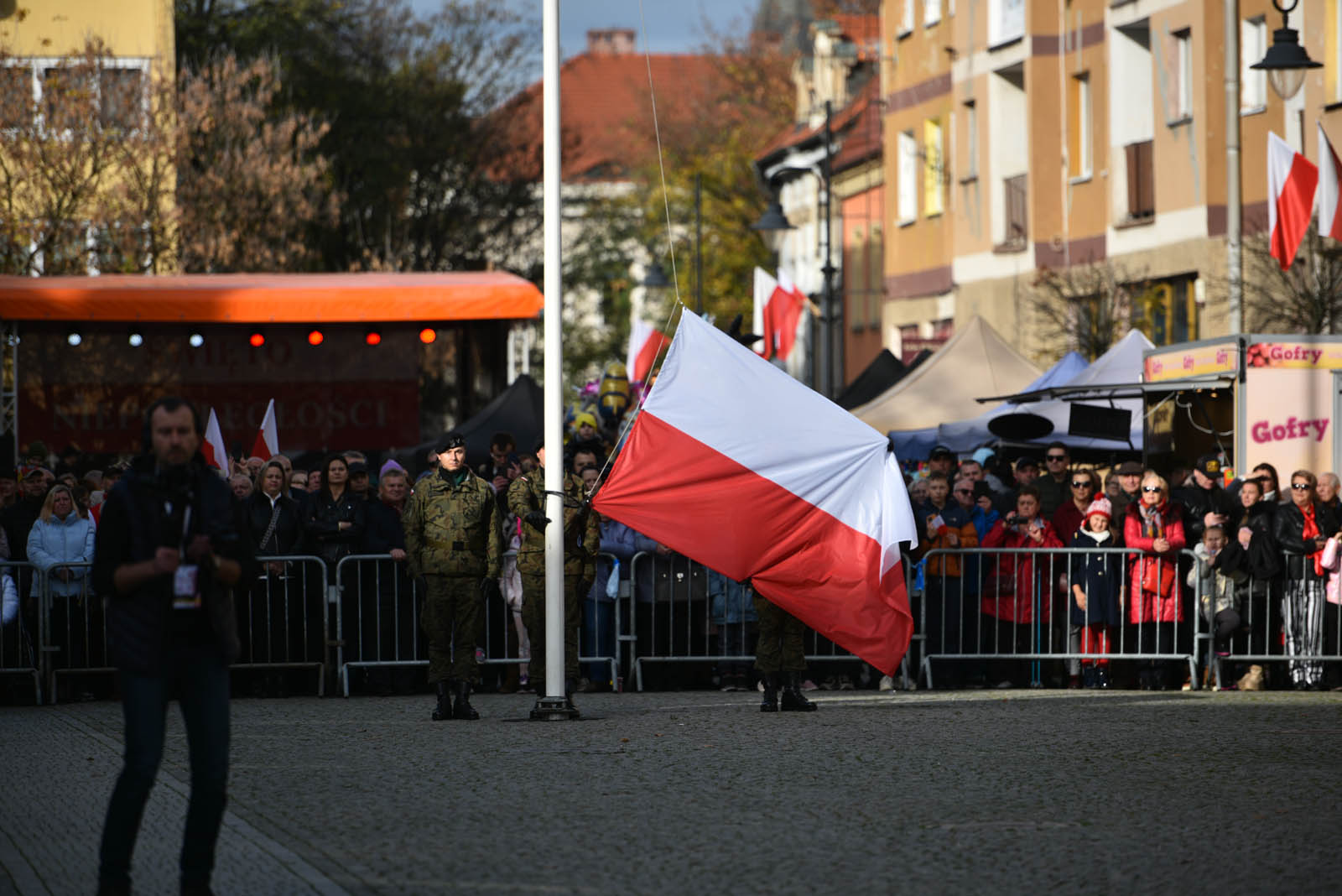 Na sztandar ślubowali strzec godności i honoru munduru