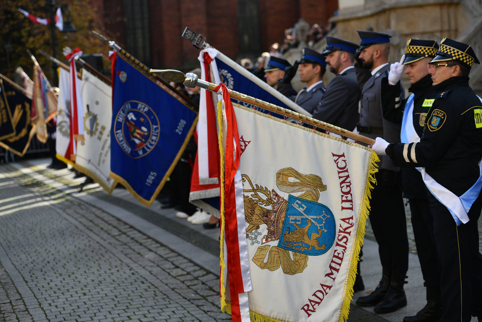 Na sztandar ślubowali strzec godności i honoru munduru