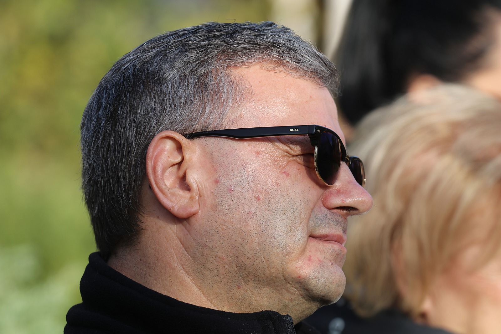 Wciagnięcie flagi na maszt przed Urzędem Gminy Kunice