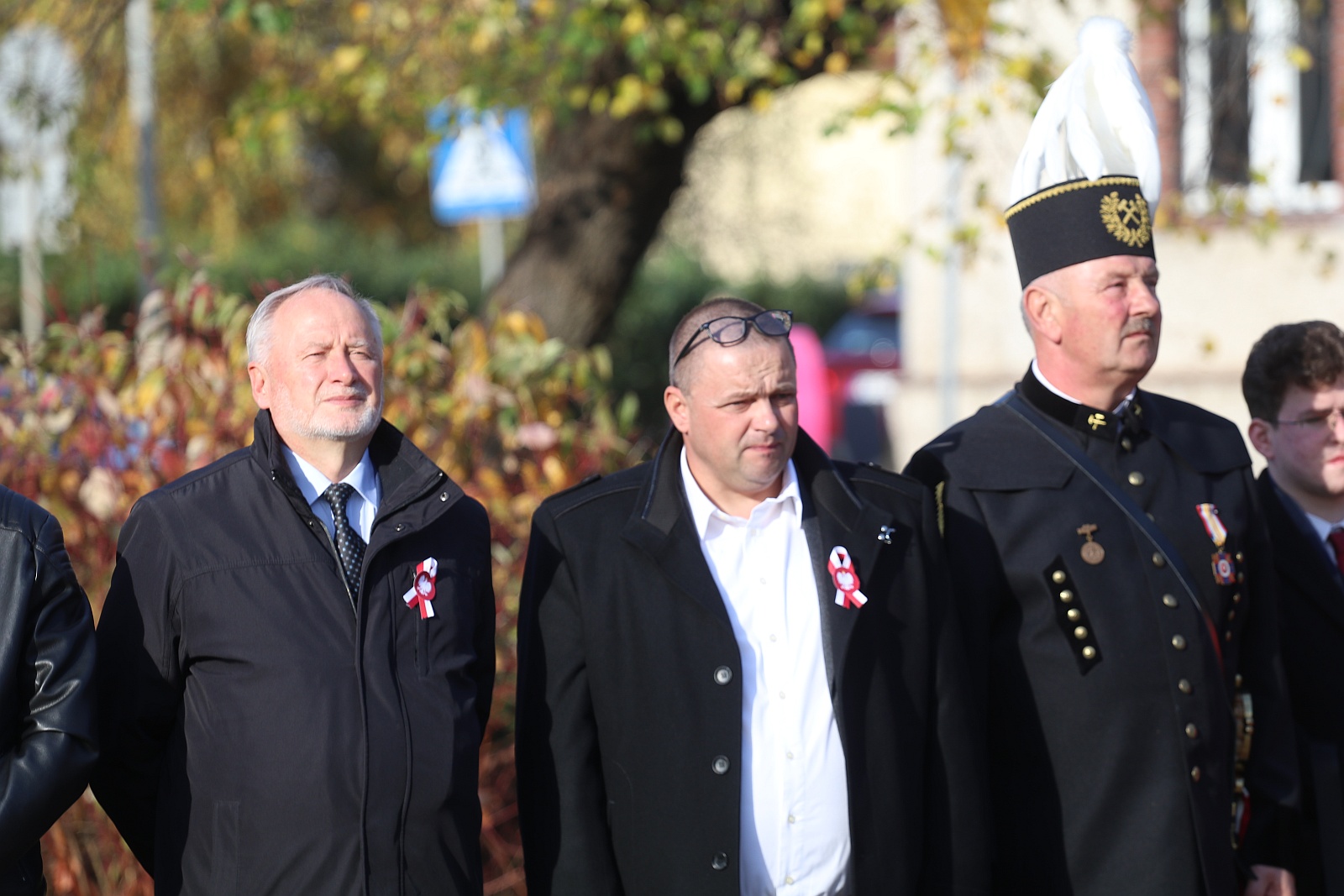 Wciagnięcie flagi na maszt przed Urzędem Gminy Kunice