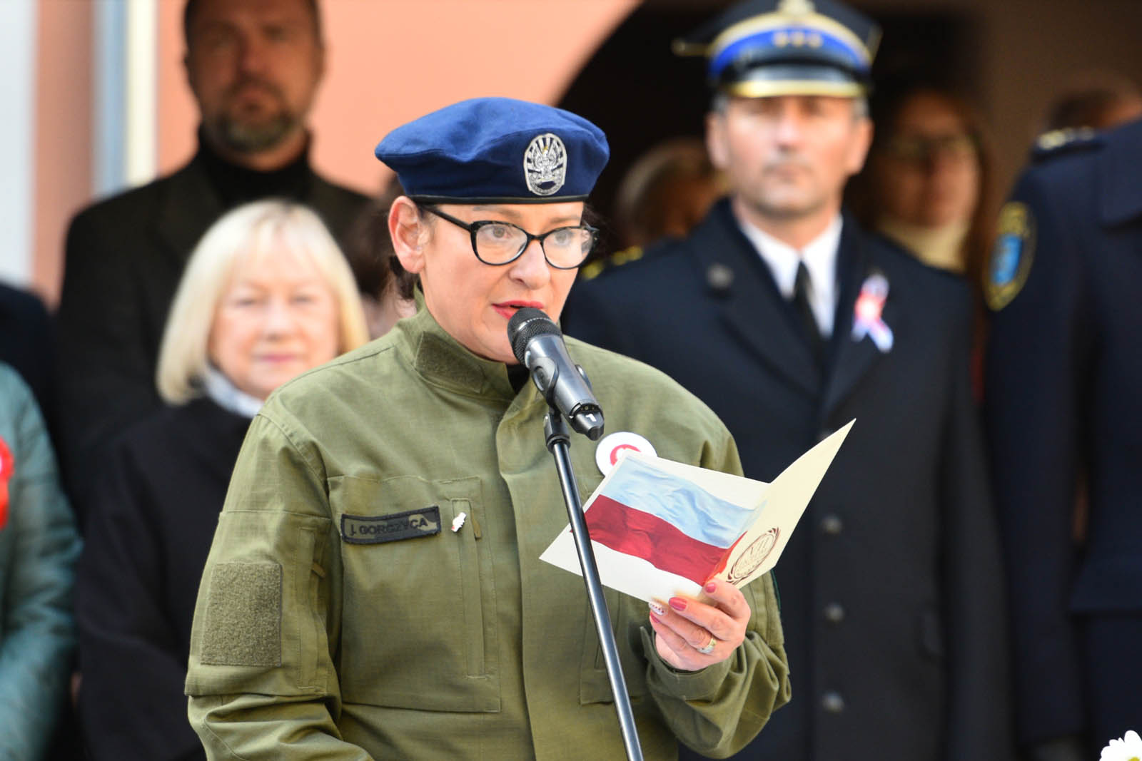 Na sztandar ślubowali strzec godności i honoru munduru