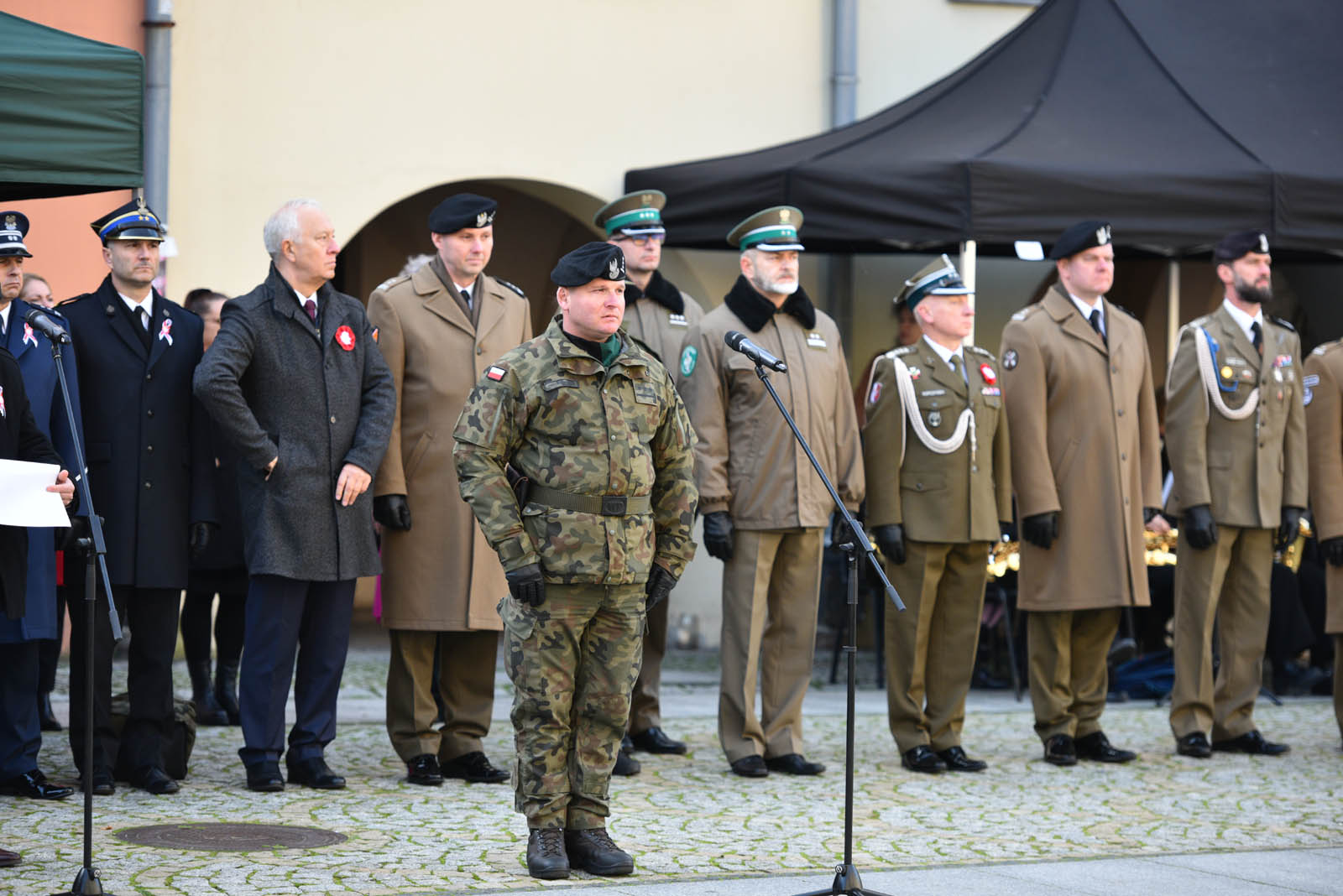 Na sztandar ślubowali strzec godności i honoru munduru