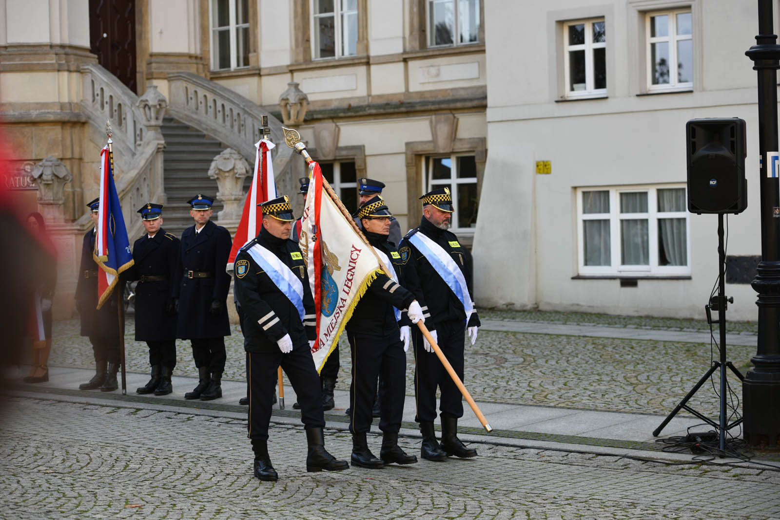 Na sztandar ślubowali strzec godności i honoru munduru