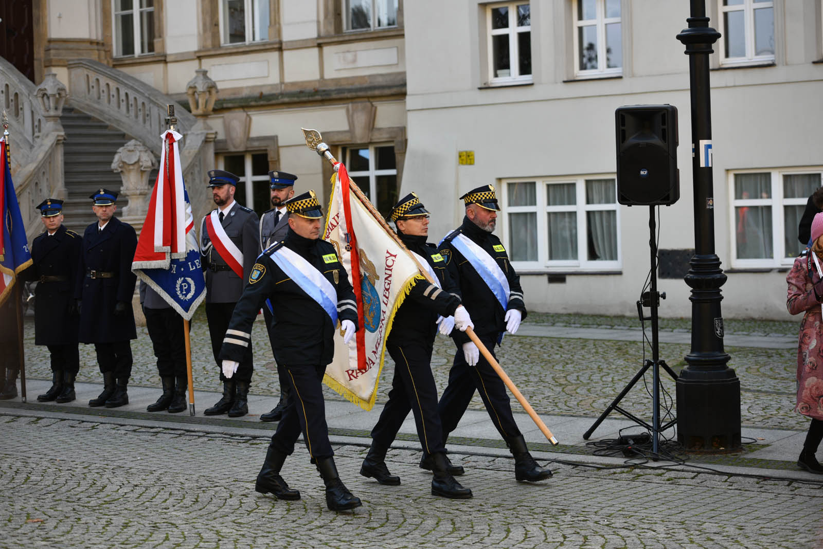 Na sztandar ślubowali strzec godności i honoru munduru