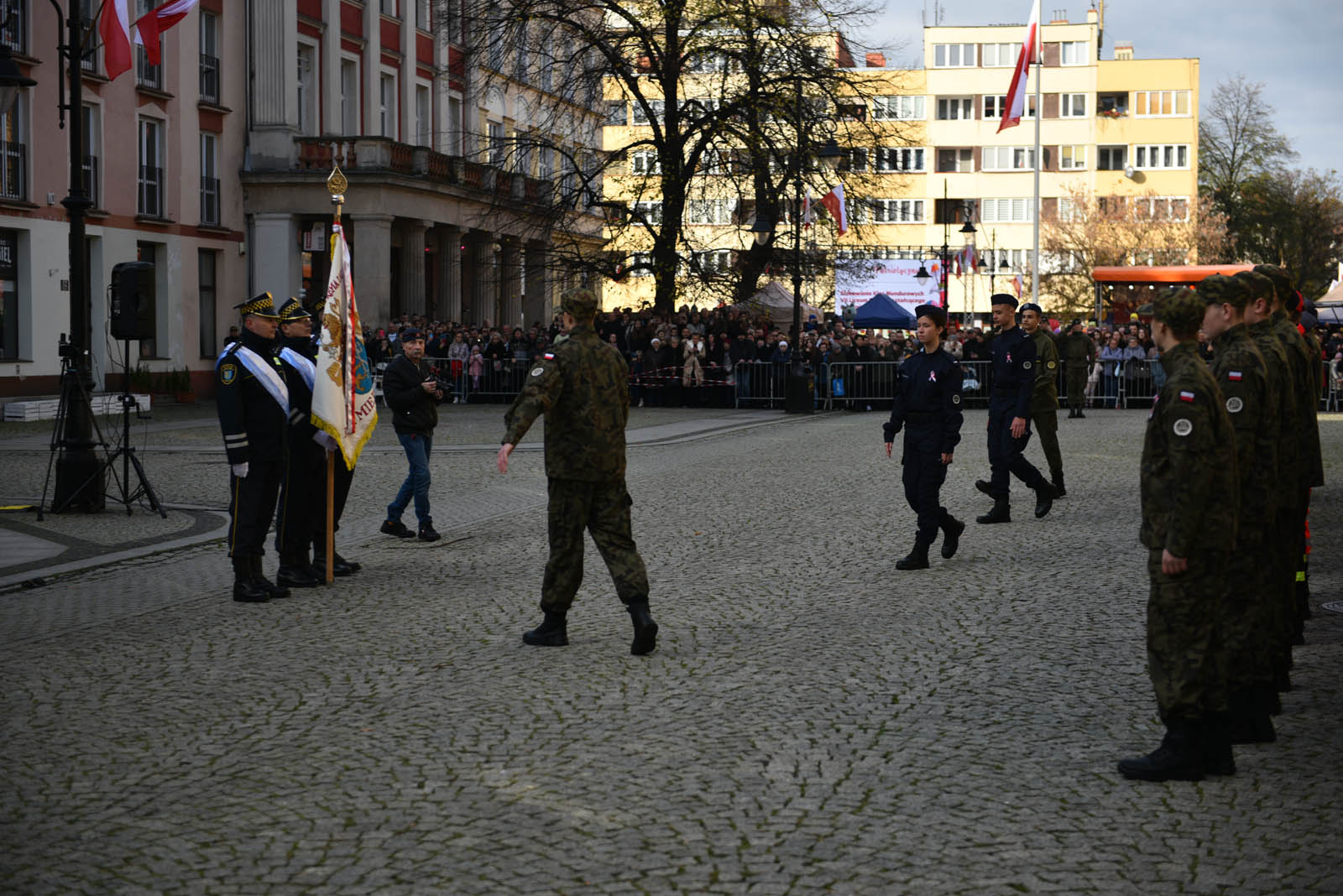 Na sztandar ślubowali strzec godności i honoru munduru