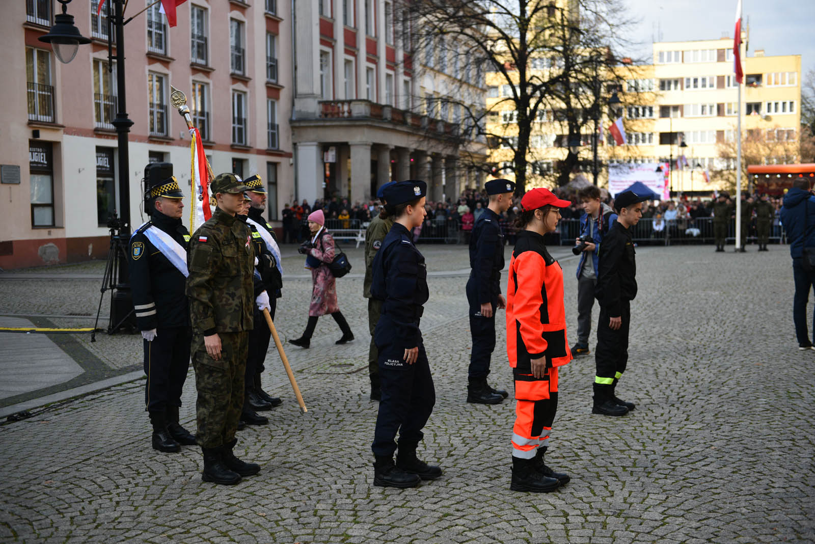 Na sztandar ślubowali strzec godności i honoru munduru