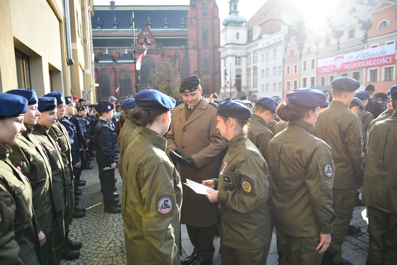 Na sztandar ślubowali strzec godności i honoru munduru
