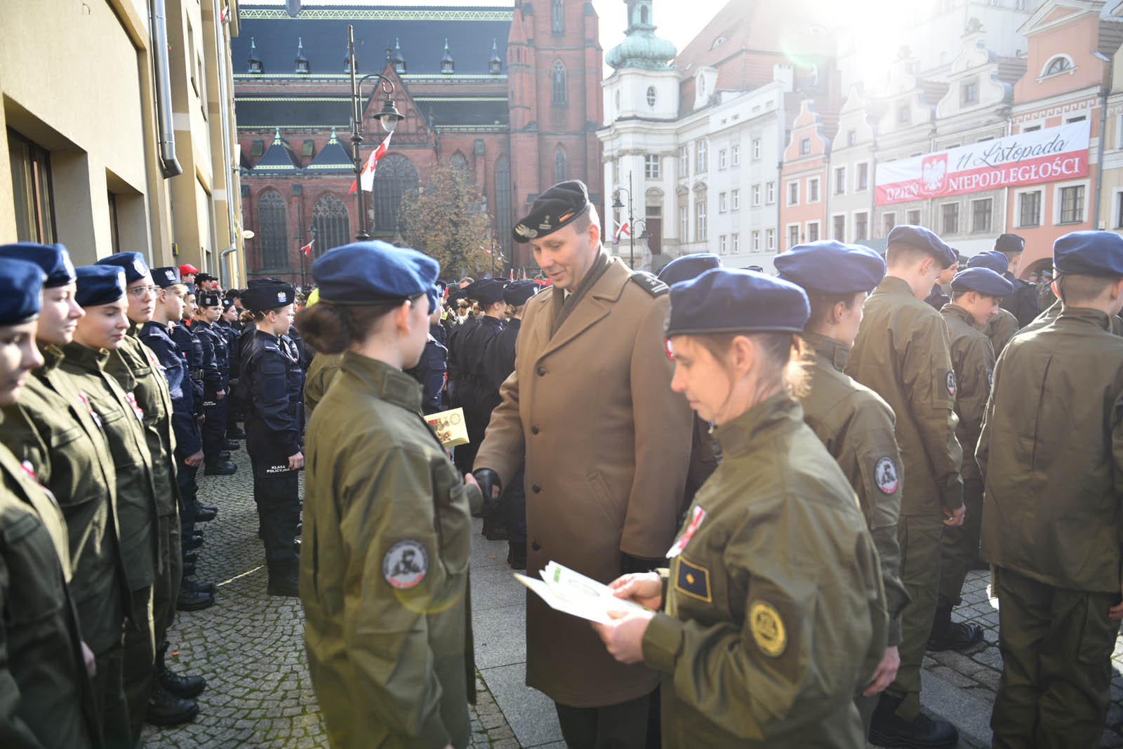 Na sztandar ślubowali strzec godności i honoru munduru