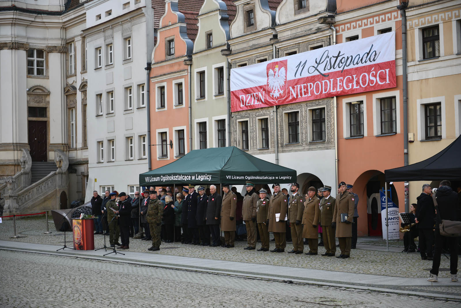 Na sztandar ślubowali strzec godności i honoru munduru